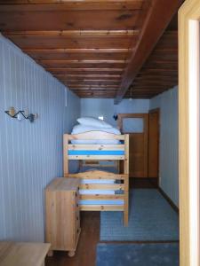 a small room with two bunk beds and a table at Casetta AnnyCa in Bourg-Saint-Pierre