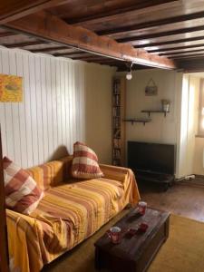 a living room with a couch and a table at Casetta AnnyCa in Bourg-Saint-Pierre