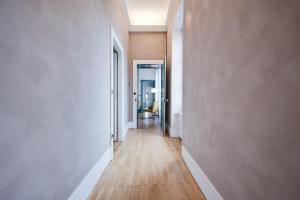 Zdjęcie z galerii obiektu Grand appartement 8 personnes terrasse privative hyper centre calme w mieście Lons-le-Saunier
