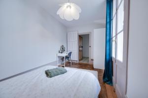 Łóżko lub łóżka w pokoju w obiekcie Grand appartement 8 personnes terrasse privative hyper centre calme