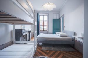Łóżko lub łóżka w pokoju w obiekcie Grand appartement 8 personnes terrasse privative hyper centre calme