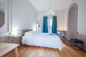 Łóżko lub łóżka w pokoju w obiekcie Grand appartement 8 personnes terrasse privative hyper centre calme