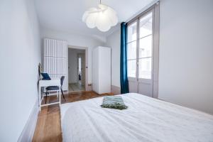 Łóżko lub łóżka w pokoju w obiekcie Grand appartement 8 personnes terrasse privative hyper centre calme