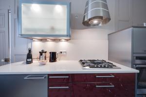 Kuchnia lub aneks kuchenny w obiekcie Grand appartement 8 personnes terrasse privative hyper centre calme