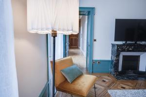 Telewizja i/lub zestaw kina domowego w obiekcie Grand appartement 8 personnes terrasse privative hyper centre calme