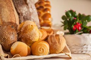 a basket of bread and rolls on a table at Hotel Nettuno in Ischia