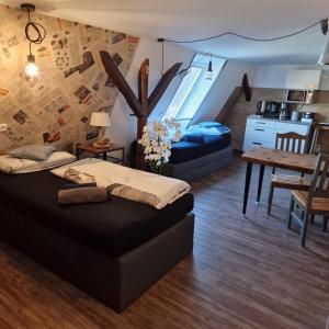 a bedroom with a bed and a kitchen and a table at VICTORY GuestHouse - Handwerker Pension in Bielefeld