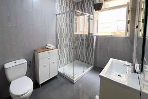A bathroom at Casa Odisea Cádiz