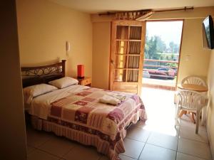 Postel nebo postele na pokoji v ubytování Las Cumbres INN