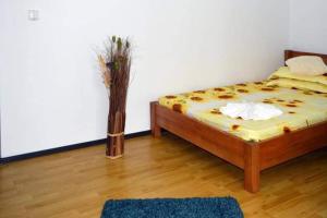 Łóżko lub łóżka w pokoju w obiekcie Cazare ANIMA