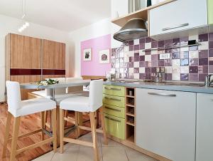 Kuchyňa alebo kuchynka v ubytovaní Kredo B&B + 31 fotografií