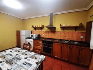 A kitchen or kitchenette at Apartamentos Esqueiro