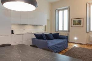 A seating area at [Luxury apartment near Duomo] Italia 38
