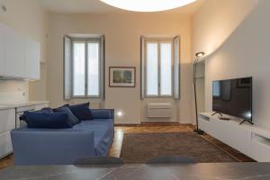 A television and/or entertainment centre at [Luxury apartment near Duomo] Italia 38
