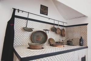 A kitchen or kitchenette at Masseria La Scalella - Fortificato