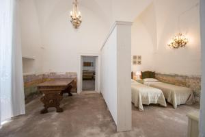 A bed or beds in a room at Masseria La Scalella - Fortificato