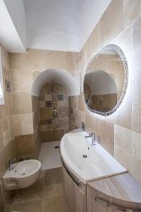 A bathroom at Masseria La Scalella - Fortificato