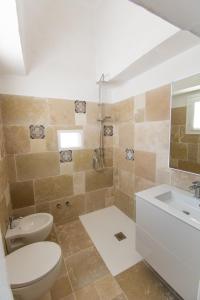 A bathroom at Masseria La Scalella - Fortificato