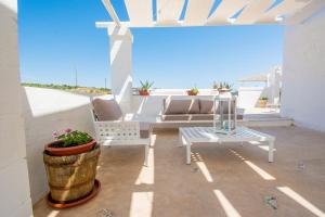 A balcony or terrace at Masseria La Scalella - Fortificato
