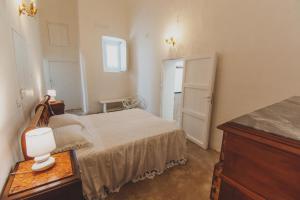 A bed or beds in a room at Masseria La Scalella - Fortificato