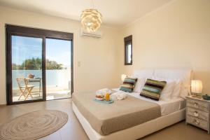 a bedroom with a bed with a view of the ocean at Villa Laila in Ialyssos