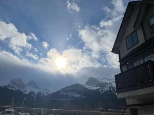 Gallery image of Cozy 1 bedroom Apartment Canmore / Banff in Canmore