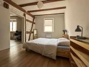 a bedroom with a bed and a desk in it at nouvel appartement, Le Colombage Heureux in Sélestat