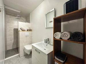 a bathroom with a sink and a toilet and a shower at nouvel appartement, Le Colombage Heureux in Sélestat