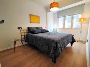 En eller flere senge i et værelse på Lotila Flats Playa