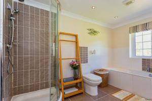 Bilik mandi di CROYDE MEADOWBANK 4 Bedrooms +30 gambar
