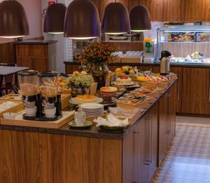 a buffet line with many different food items on it at Hotel Imperatriz Premium in Telêmaco Borba
