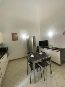A kitchen or kitchenette at Casa Catania Inn