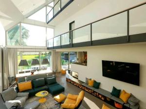 a living room with a couch and a tv at Exklusives Landhaus auf Fehmarn in Schlagsdorf