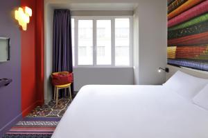 Postel nebo postele na pokoji v ubytování ibis Styles Lille Centre Grand Place