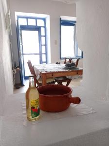 Nápoje v ubytování quiet stone house in Nisyros
