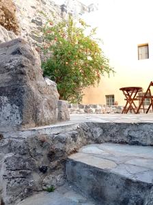 Fotografie z fotogalerie ubytování quiet stone house in Nisyros v destinaci Mandrákion