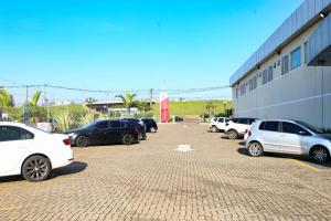 a group of cars parked in a parking lot at Goldmen Business Hotel in Cianorte