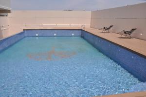 Bazén v ubytování Poppys Hotel Madurai nebo v jeho okolí