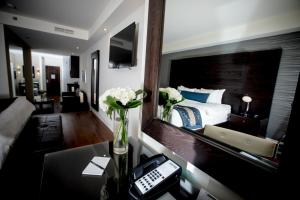 a living room filled with furniture and a tv at Sterling Inn & Spa in Niagara Falls
