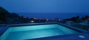 una piscina por la noche con vistas en Villa L'Alba BASTIA, en Bastia