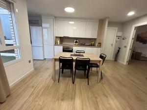 Kuchyňa alebo kuchynka v ubytovaní Apartamento Gloria 1 Parking privado gratis
