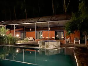 una casa con piscina por la noche en Olympos Five Rooms Apart no 3, en Yazır