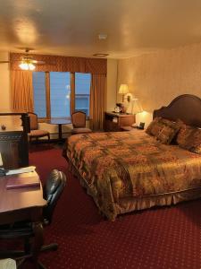 a hotel room with a bed and a table and chairs at Hotel Seward in Seward