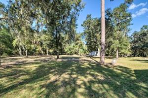 Zahrada ubytování Sunny Abode, 10 Mi to University of Florida!