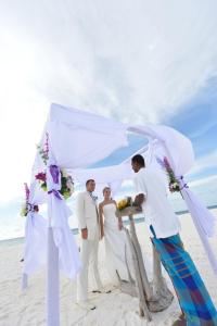 Hosté ubytování Six Senses Laamu + 37 fotografií