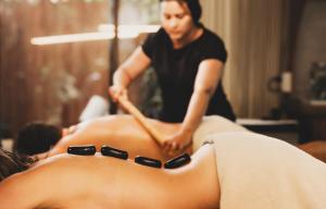 - un massage du dos dans un salon dans l'établissement Bahia del Sol Beach front Boutique Hotel, à Potrero
