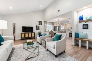 Μια τηλεόραση ή/και κέντρο ψυχαγωγίας στο Super Cozy Entire House Near Downtown - Book Now !!