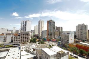 a view of a city with tall buildings at Apartamento confortável in Goiânia