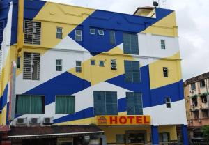 a hotel with a painting on the side of it at Sun Inns Hotel Cheras - Balakong in Cheras