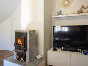 TV a/nebo společenská místnost v ubytování Holiday home Brastad XVII